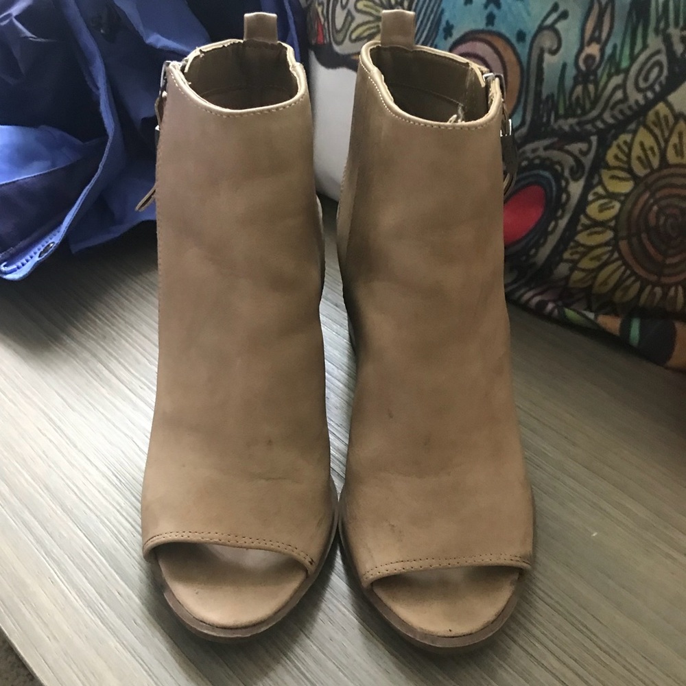 Tan open heel and toe bootie